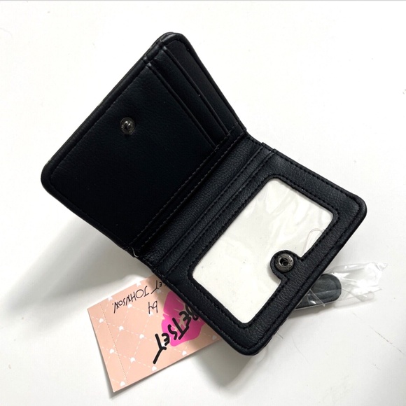 This adorable 2-pack of Betsey Johnson wallets is perfect for gifting or treati - Picture 7 of 11